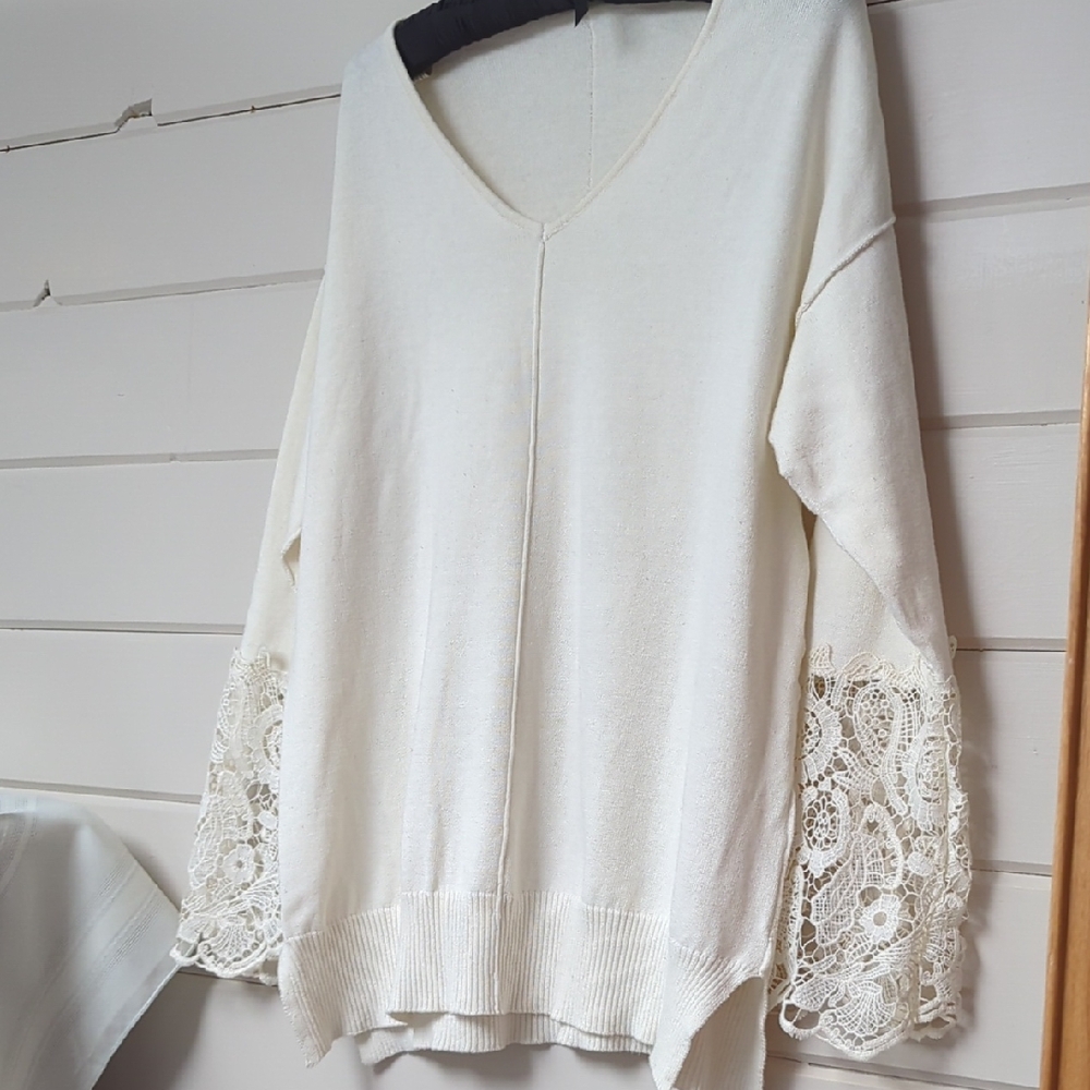 Elegant Cream V-Neck Sweater with Lace Sleeves